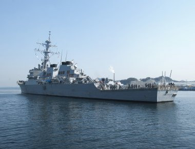 Το Ναυτικό των ΗΠΑ αναστέλλει την επιχειρησιακή του δράση παγκοσμίως μετά την σύγκρουση με το ελληνικό τάνκερ (φωτό)